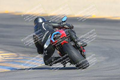 media/Dec-05-2024-Racers Edge (Thu) [[e102e0690b]]/3-B Group/Session 1 Turn 8 Backside/